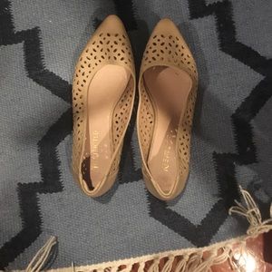 Nude flats